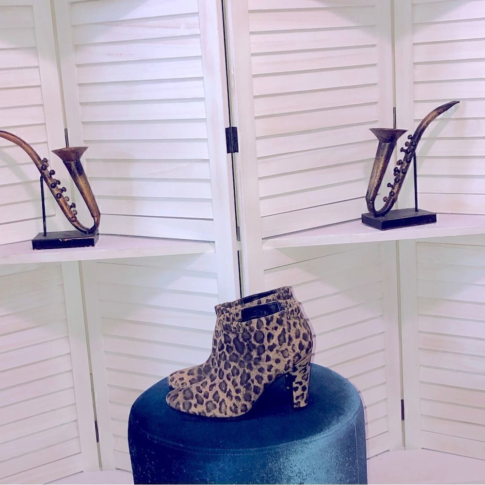 Sam & Libby Vegan Leather Animal Print Ankle Boots Size 9
